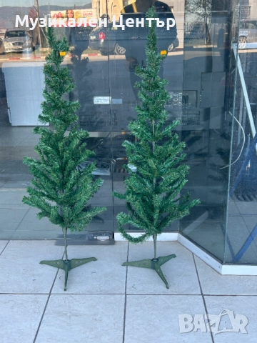 Коледна елха с пластмасова поставка 