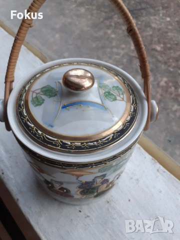 Стар японски буркан за бонбони порцелан с дебела позлата, снимка 3 - Антикварни и старинни предмети - 53394740