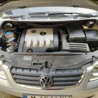 VW Туран 6+1 2,0 AZV, снимка 9 - Автомобили и джипове - 45491780