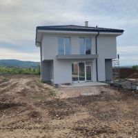 Новопостроена къща в Марково, снимка 2 - Къщи - 45530110