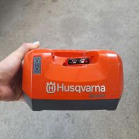 Ново Зарядно Husqvarna QC500, снимка 1 - Градинска техника - 45419656