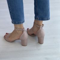 Стъпка в Стила: Стилни дамски сандали с ток за модерна жена, снимка 4 - Сандали - 45217510