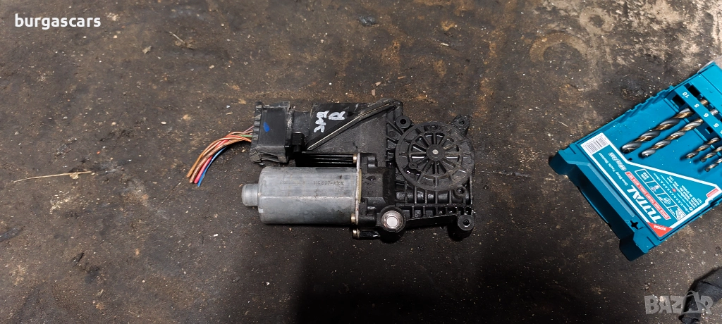 Мотор стъклоповдигач задна дясна врата  Mercedes A160 W168 - 50лв, снимка 1