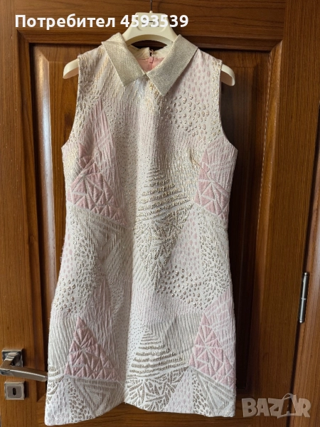 Къса рокля в бял цвят с розови шарки , снимка 1