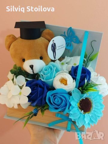 Кутия книга със сапунени цветя и плюшено мече страхотен подарък за абитуриенти🕴Абсолвенти🎓, снимка 1 - Подаръци за мъже - 45382011