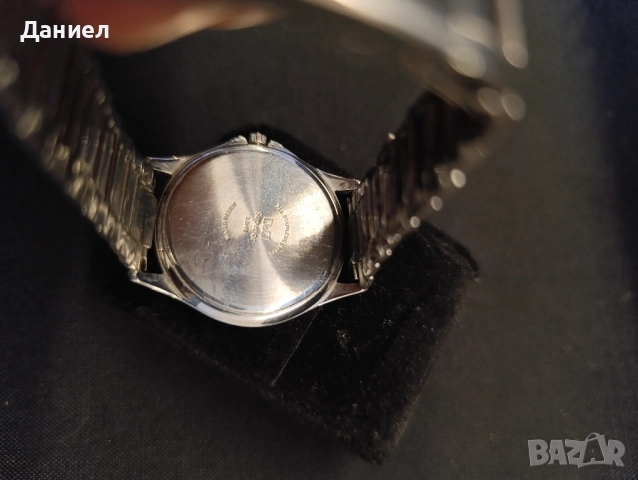 Часовник Q&Q, снимка 5 - Антикварни и старинни предмети - 52260183