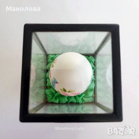 Ръчно рисувано кокошо яйце в стъклена витрина, снимка 6 - Други ценни предмети - 54142304