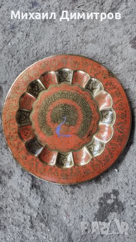 Красива стенна висяща чиния с гравиран паун от месинг от 1940 г.