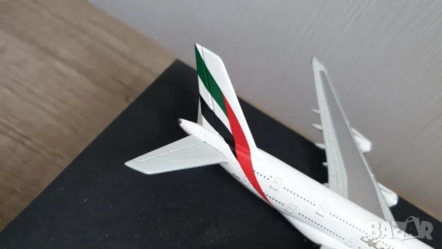 Макет на самолет Airbus A380, снимка 6 - Антикварни и старинни предмети - 46925575