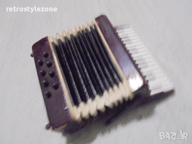 № 8441 Стар малък декоративен макет на акордеон – винтидж миниатюра  , снимка 2 - Други ценни предмети - 53058130