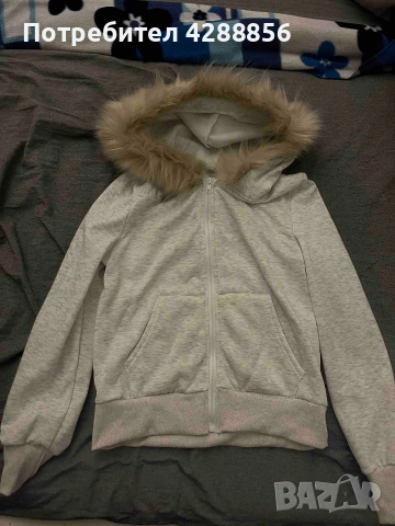 Суичър с пухена качулка