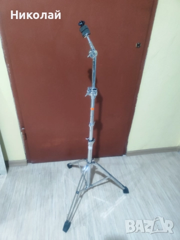 Продавам права стойка за чинели с чупеща глава