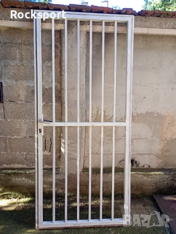 Решетъчна метална врата