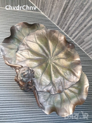 24см-2кг бронзов резин/италианска пиедестална фигурална фруктиера-бонбониера/фигура на фея с лилия, снимка 5 - Декорация за дома - 52972341