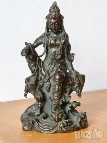 Статуетка младият Буда