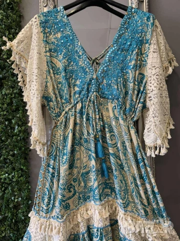 копринена рокля с бродерия и дантела , снимка 2 - Рокли - 50876334