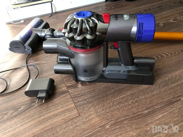 Безжична прахосмукачка Dyson V8, снимка 11 - Прахосмукачки - 54128418