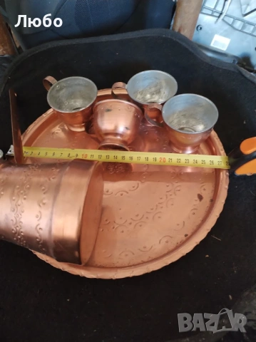 Продавам разни стари, легени, медни подноси и джезвета, кани, чаши, тави.