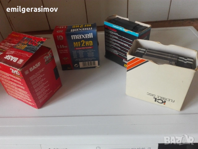 Дискети за компютър и класьор с фонокарти., снимка 4 - Колекции - 54095588