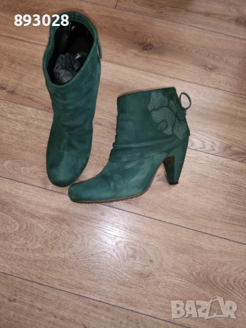 Дамски боти естествен набук Fornarina 39 номер