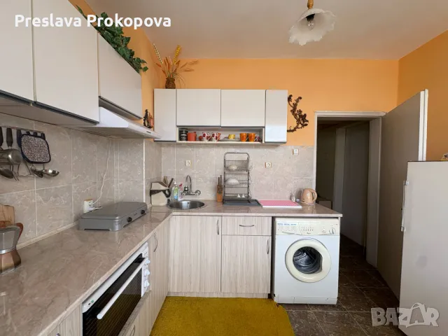 Просторен 4-стаен апартамент в центъра – срещу пощата! Тухла, гараж, 2 мази и дизайнерско винтидж об, снимка 9 - Апартаменти - 50359094