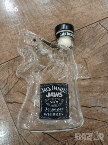 Бутилка уиски Sherum Bruce The Shark, лимитирана серия 50 години Jaws, снимка 3 - Други стоки за дома - 52713117