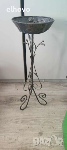 Метален цветарник