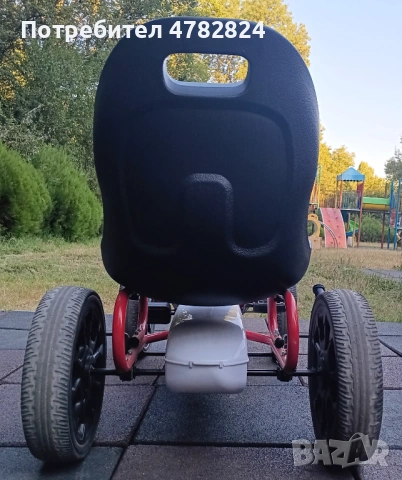 ABARTH Пластмасова картинг кола с педали, бяла + подарък розова каска, снимка 4 - Детски велосипеди, триколки и коли - 54033171