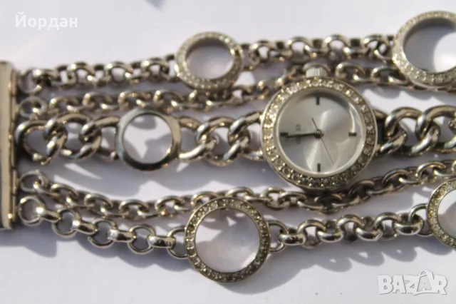 Дамски часовник гривна ''Guess'', снимка 2 - Дамски - 49546707