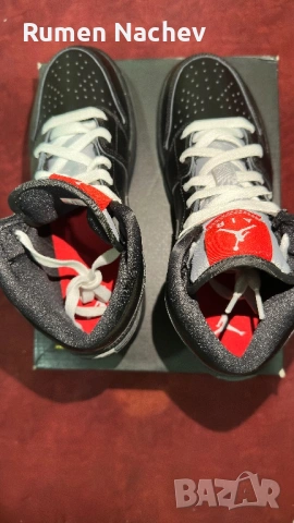 оригинални Jordan 1 Mid SE 37,5, снимка 5 - Маратонки - 53939247