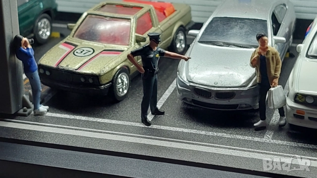 Гараж диорама за 5 коли в мащаб 1-64 , снимка 15 - Колекции - 52261233