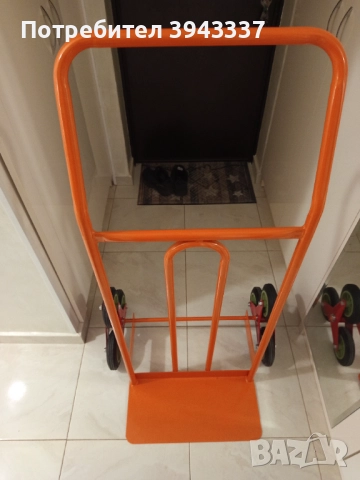 Товарна количка за стълби под наем 