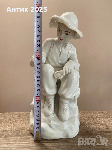Порцеланова статуетка „Млад геолог“, снимка 2 - Антикварни и старинни предмети - 52409082