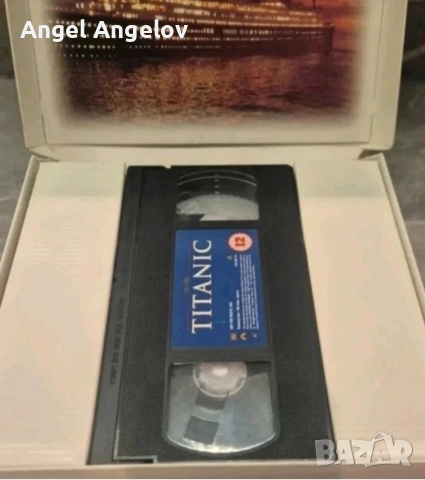 Titanic Collectors Box Edition VHS Set with Postcards And 35mm Film, снимка 4 - DVD филми - 53666678
