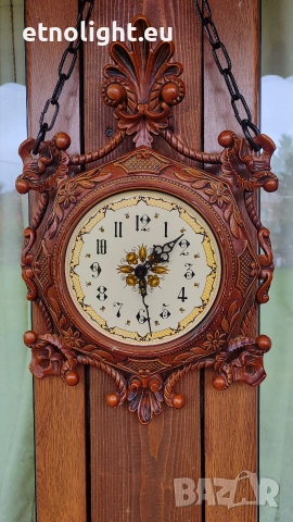 Винтидж стенен часовник с красиви орнаменти и циферблат, със синджири , снимка 3 - Декорация за дома - 52805862