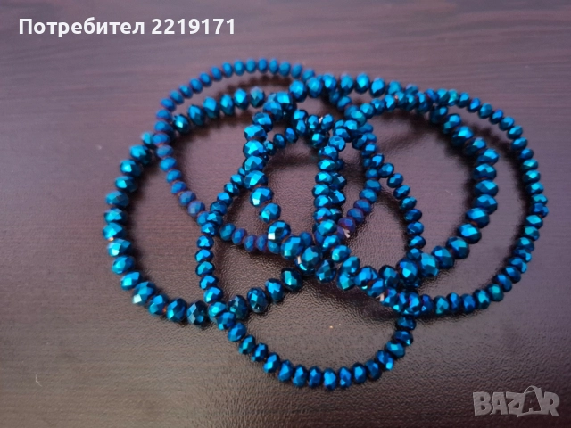 Комплект гривни от стъклени кристали и ситни мъниста, снимка 7 - Гривни - 51684347