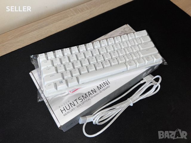 Като нова Razer Huntsman Mini White Linear, снимка 3 - Клавиатури и мишки - 46472559