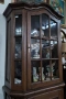 Висок дъбов шкаф с витрина, снимка 5