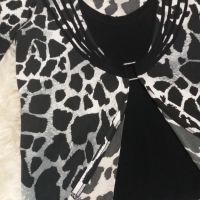 РАЗКОШНА блуза в черно-бял леопардов принт с катарама със сребристи камъчета , снимка 3 - Ризи - 45078240