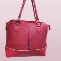 Червена дамска чанта, снимка 2 - Чанти - 45219839