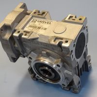 Редуктор червячен VARVEL FRT-G40 worm gear reducer 1:20, снимка 5 - Резервни части за машини - 45337567