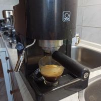 Кафемашина Бриел с ръкохватка с крема диск, работи отлично и прави хубаво кафе с каймак , снимка 2 - Кафемашини - 45766122