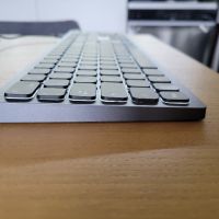 Бежична клавиатура QWERTZ с подсветка, снимка 3 - Клавиатури и мишки - 45102728