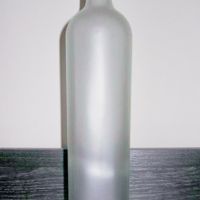   Стъклени бутилки до 1,5 литра + тапи + фолио, снимка 2 - Други стоки за дома - 6952289