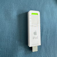 ipod shuffle 1поколение 512MB , Айпод , Apple Ipod Shuffle, снимка 2 - iPod - 45054524