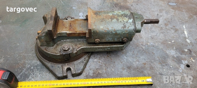 машинно менгеме плюс въртяща основа