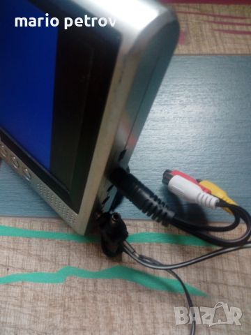 Портативен мини монитор комплект с кабели и траф за захранване Цена 50лв Размер на екранчето 15Х8См., снимка 7 - Монитори - 45888844
