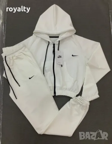 Nike бял дамски спортен комплект 