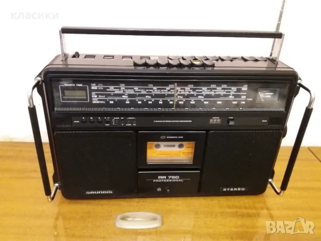 Радиокасетофон GRUNDIG , снимка 1 - Радиокасетофони, транзистори - 47772945