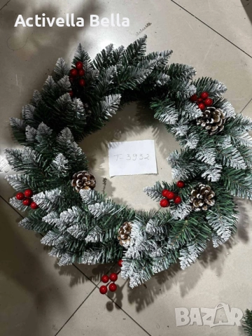 Голям коледен венец, декориран с изкуствени елхови шишарки, 50см. Характеристики:  Изкуствени елхови, снимка 2 - Декорация за дома - 52559478